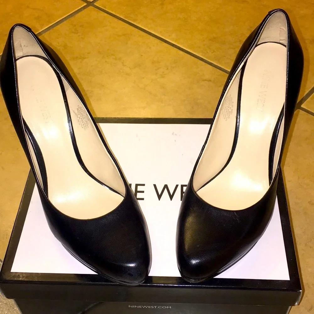 Nine West, Black. 8.5M